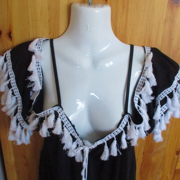 Boho Black & White Tassel Peasant Top NEW SM/MED - Picture 2 of 10